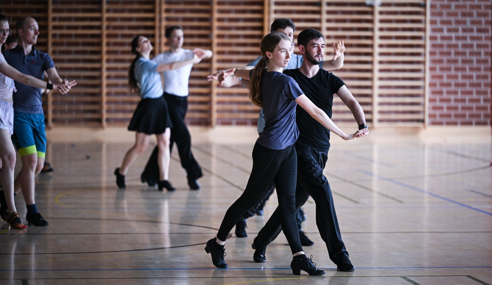 Ein Paar beim Turniertanz.